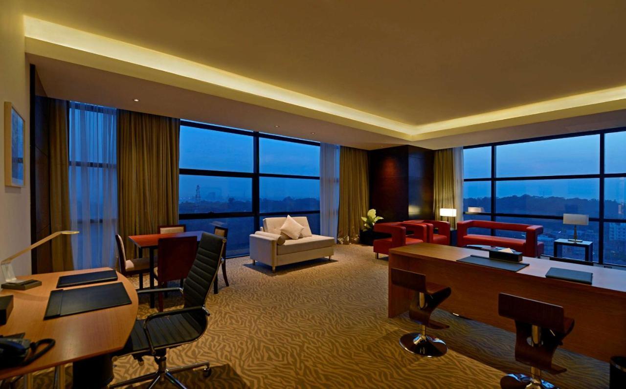 Radisson Blu Chattogram Bay View チッタゴン エクステリア 写真