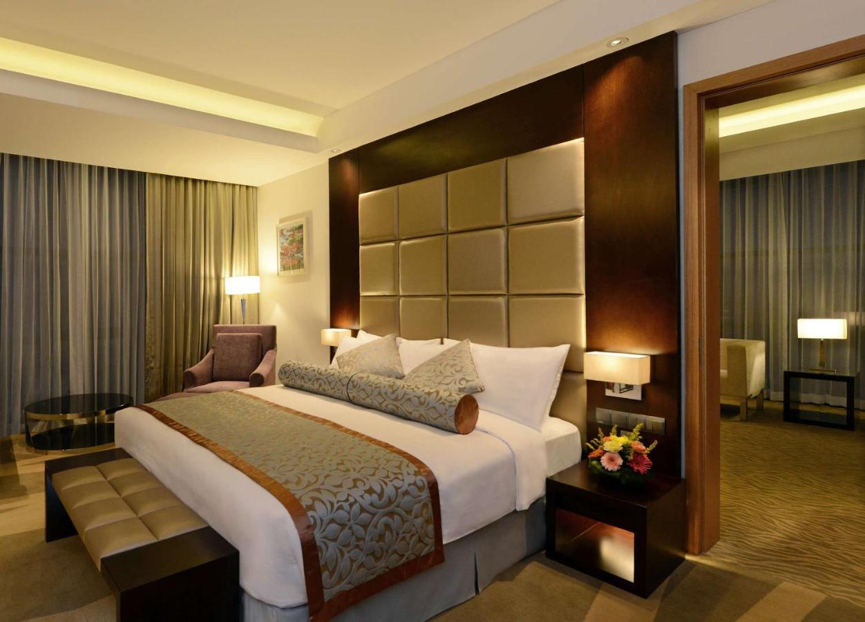 Radisson Blu Chattogram Bay View チッタゴン エクステリア 写真