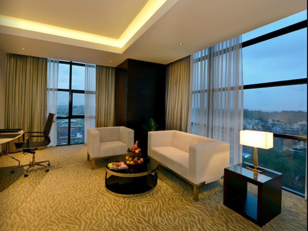 Radisson Blu Chattogram Bay View チッタゴン エクステリア 写真