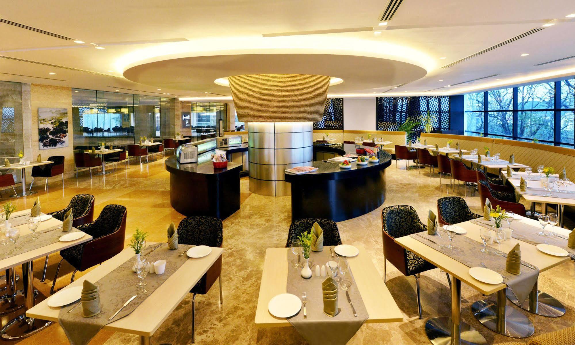 Radisson Blu Chattogram Bay View チッタゴン エクステリア 写真